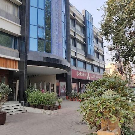 Hotel Crystal Palace Meerut Buitenkant foto