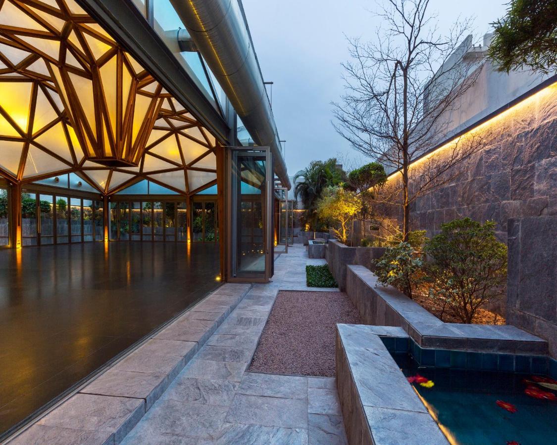 Hotel Crystal Palace Meerut Buitenkant foto