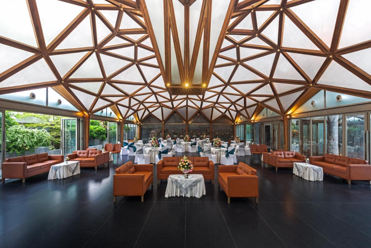 Hotel Crystal Palace Meerut Buitenkant foto