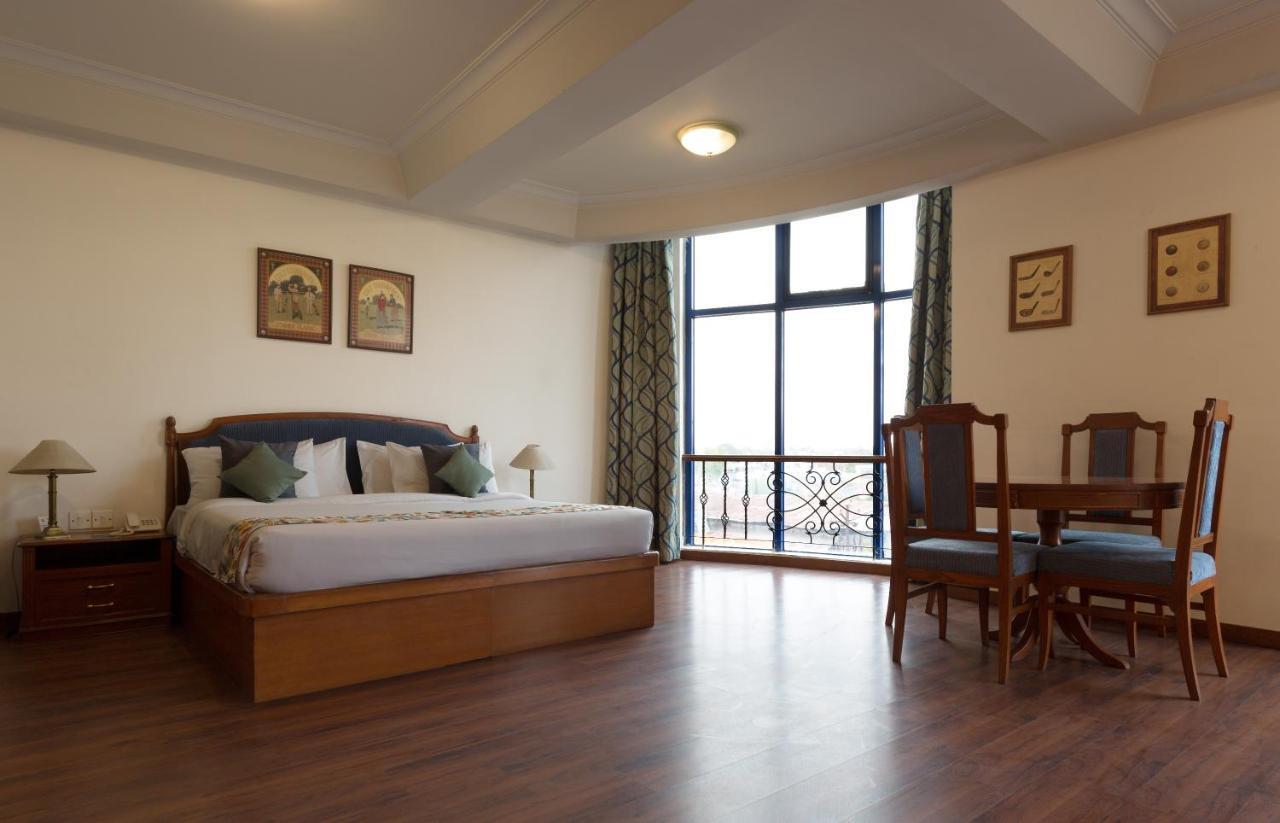 Hotel Crystal Palace Meerut Buitenkant foto
