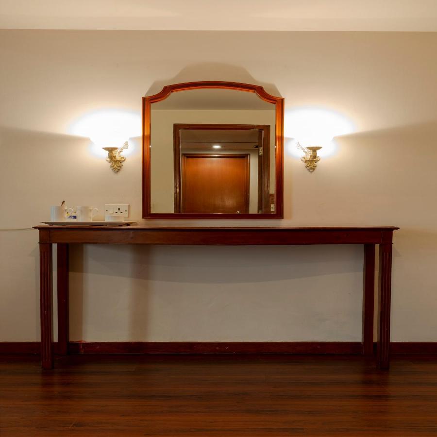 Hotel Crystal Palace Meerut Buitenkant foto