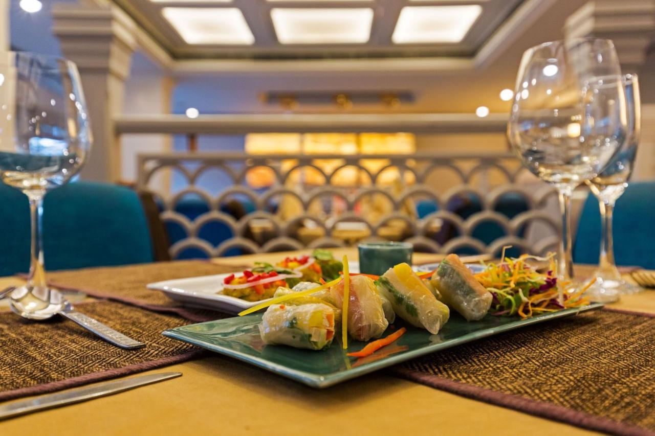 Hotel Crystal Palace Meerut Buitenkant foto