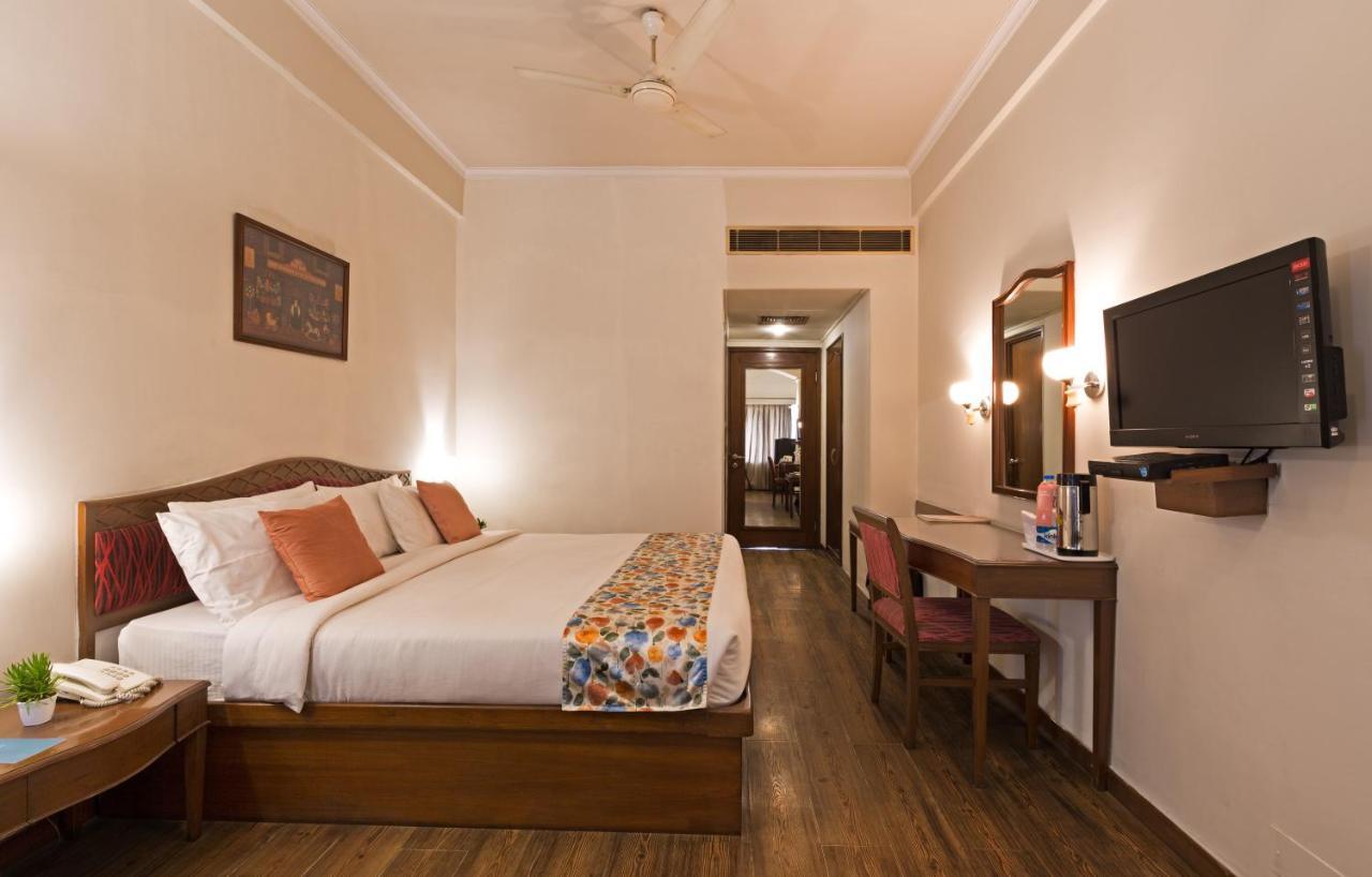 Hotel Crystal Palace Meerut Buitenkant foto