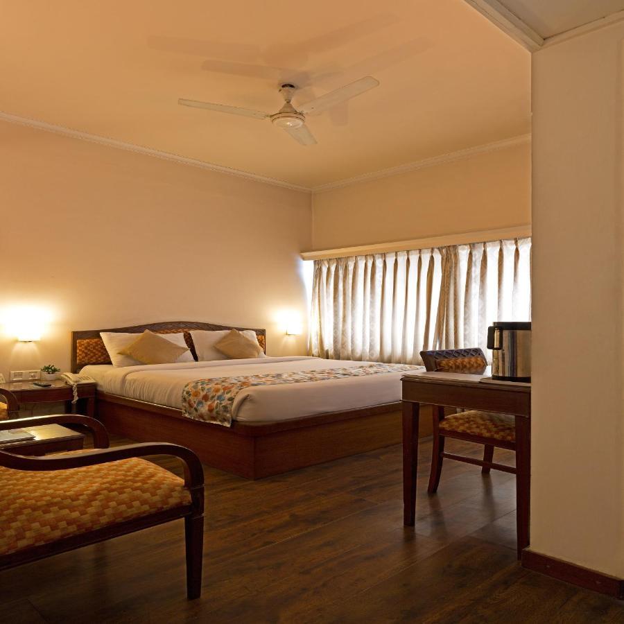 Hotel Crystal Palace Meerut Buitenkant foto