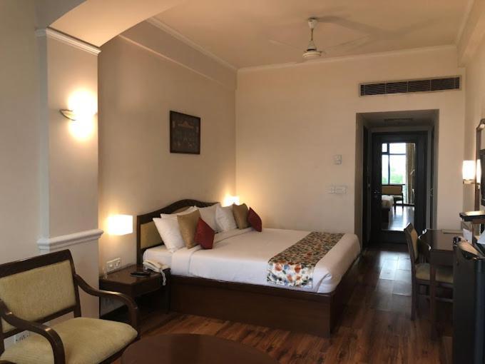 Hotel Crystal Palace Meerut Buitenkant foto