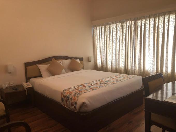 Hotel Crystal Palace Meerut Buitenkant foto