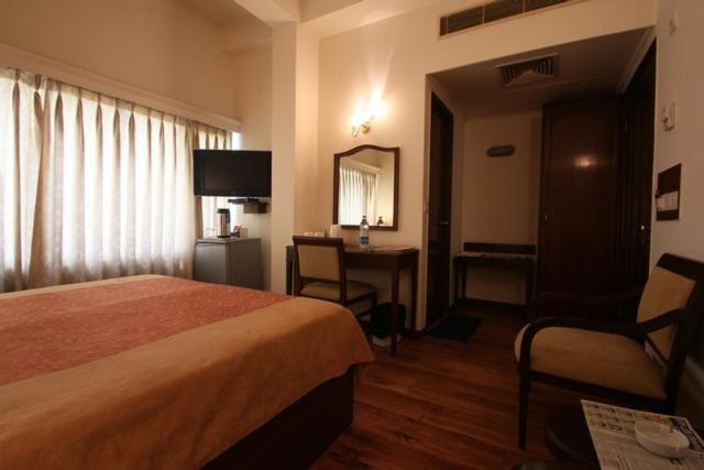 Hotel Crystal Palace Meerut Buitenkant foto