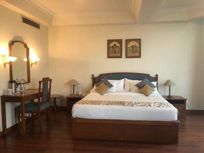 Hotel Crystal Palace Meerut Buitenkant foto